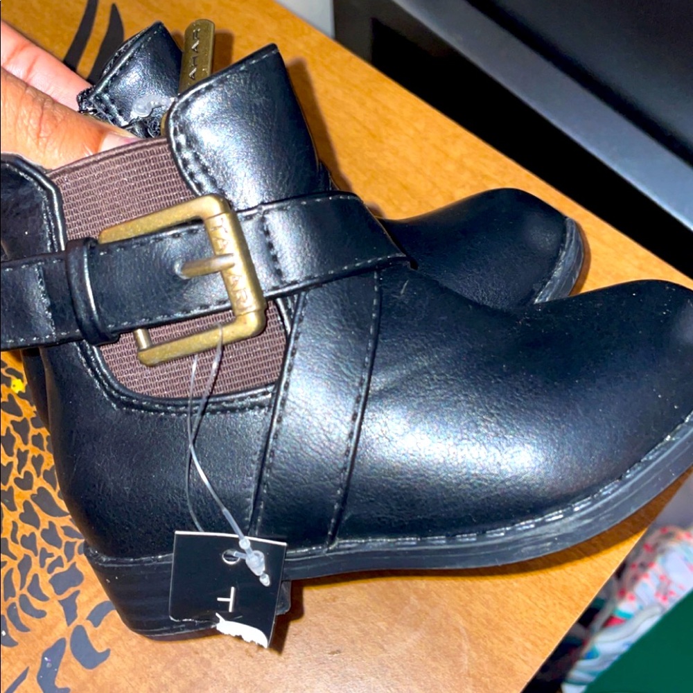 Tahari girls boots 👢
